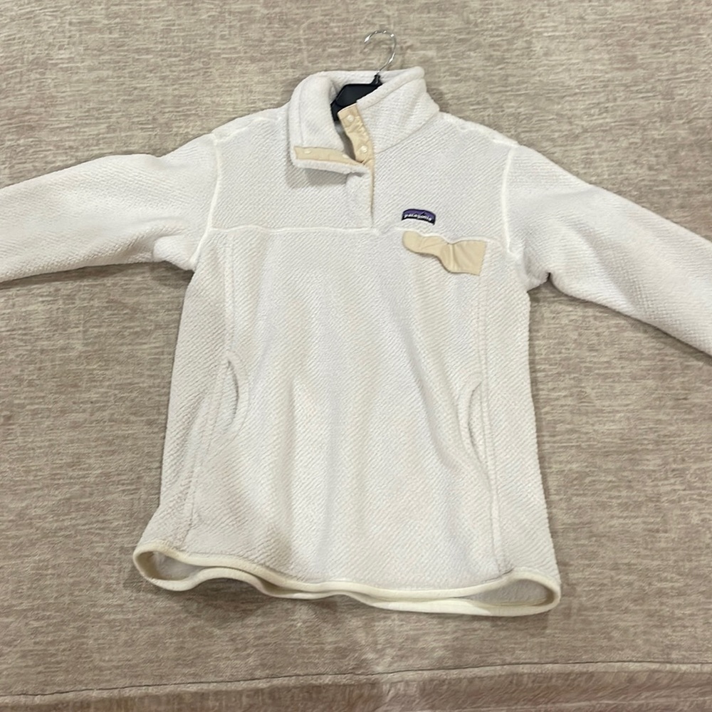 Size Large Patagonia Crewneck!